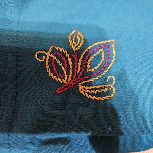 #346 Breckenridge- Knit Capris w/ Embroidered Leaf - Size: 2X- various colors - Picture 6 of 8